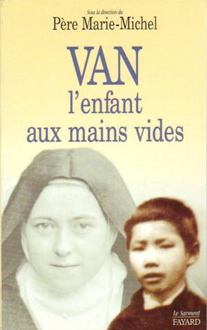 Van, l'enfant aux mains vides